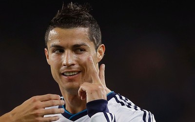 爱游戏精华-劳塔罗与队友击掌庆祝